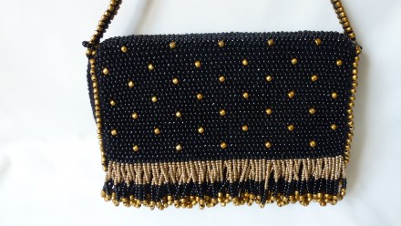 Эксклюзивная сумочка ручной работы, связана из бисера трех цветов. Высота сумочк. . фото 3