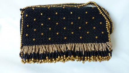 Эксклюзивная сумочка ручной работы, связана из бисера трех цветов. Высота сумочк. . фото 2