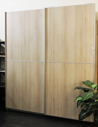 Шкаф из ДСП с раздвижными дверями новый, выставочный образец

Корпус: ДСП Егге. . фото 3