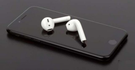Бездротова гарнітура Apple AirPods MMEF2 оригінал. Київ. фото 1 Бездротова гарнітура Apple AirPods MMEF2 оригінал. Київ. фото 1