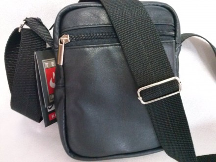 Продам мужскую сумку небольших размеров ( высота - 17 см, ширина - 13 , глубина . . фото 4