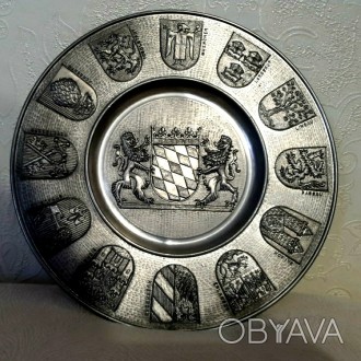 Настенная оловянная тарелка Германия, Гербы, художественное литье, диаметр 23.5 . . фото 1