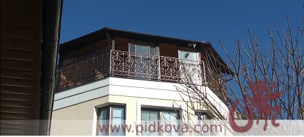 Кованые балконы в современных интерьерах отлично гармонируют с прочими материала. . фото 2