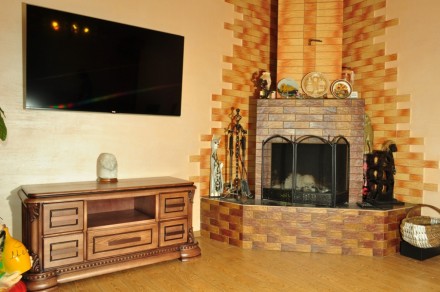 Предлагаем деревянную тумбу под телевизор Лорд от украинского производителя.

. . фото 11