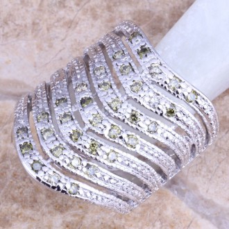 Очень красивое кольцо широкое,с  инкрустацией мелкими камешками камня перидот Ра. . фото 8