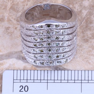 Очень красивое кольцо широкое,с  инкрустацией мелкими камешками камня перидот Ра. . фото 9