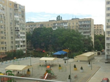 Квартира очень светлая. Интересная планировка,  возможна перепланировка в 2. Киевский. фото 3