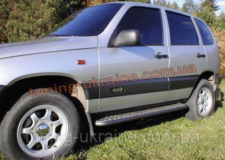 Боковые пороги на Chevrolet Niva представляют собой лист алюминиевый с крупной п. . фото 3