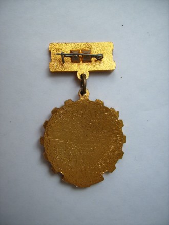Продаётся Знак «Победитель соцсоревнования» 1979 года.

Знак &laqu. . фото 3