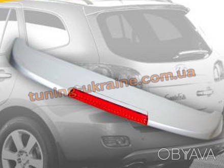 Задний спойлер Со Стопом на Hyundai Santa Fe 2010-2013 сделан в спортивном стиле. . фото 1