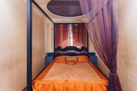 Уютная 2-х комнатная квартира в центре города. Полноценная спальня с двуспальной. . фото 2