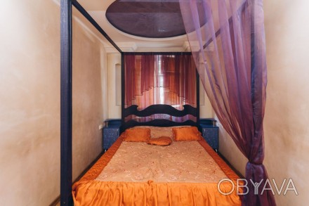 Уютная 2-х комнатная квартира в центре города. Полноценная спальня с двуспальной. . фото 1