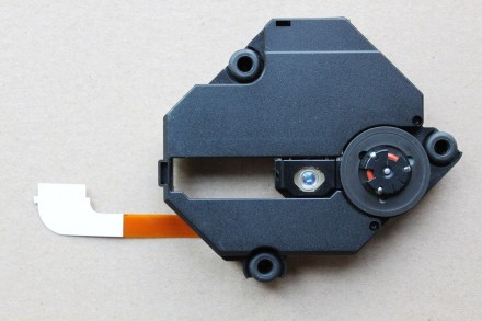 Лазерная головка KSM-440AEM с механикой для игровой приставки Sony PlayStation 1. . фото 2