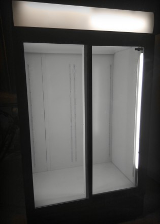 Холодильные шкафы-купе (витрины) б.у.
Раздвижные стеклянные двери, внутрення по. . фото 2