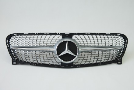 Реєтка радіатора на Mercedes GLA-Class X156 2013-2017 рік Diamond ( Серая з кульгавими вставками). Чернівці. фото 1 Реєтка радіатора на Mercedes GLA-Class X156 2013-2017 рік Diamond ( Серая з кульгавими вставками). Чернівці. фото 1