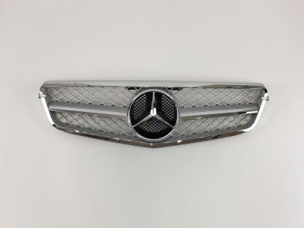 Реєтка радіатора на Mercedes C-Class W204 2007-2014 рік AMG стиль ( Сірий з кульгавими вставками). Чернівці. фото 1 Реєтка радіатора на Mercedes C-Class W204 2007-2014 рік AMG стиль ( Сірий з кульгавими вставками). Чернівці. фото 1