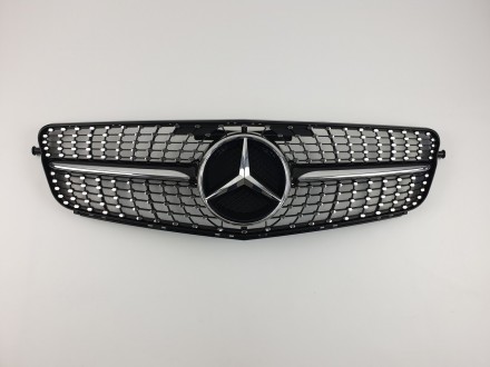 Рішення радіатора на Mercedes C-Class W204 2007-2014 рік Diamond (червоний глянцевий з кульгавими вставками). Чернівці. фото 1 Рішення радіатора на Mercedes C-Class W204 2007-2014 рік Diamond (червоний глянцевий з кульгавими вставками). Чернівці. фото 1