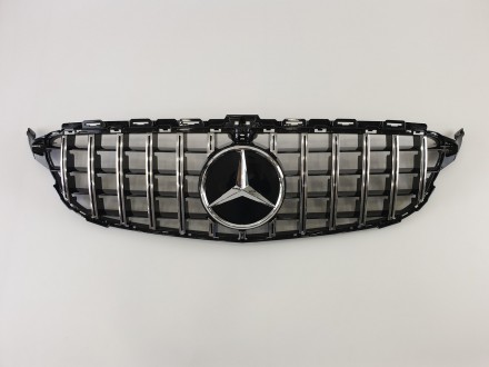 Реєтка радіатора на Mercedes C-Class W205 2018-2020 рік GT Panamericana (червона з вертикальними хром смужки. Чернівці. фото 1 Реєтка радіатора на Mercedes C-Class W205 2018-2020 рік GT Panamericana (червона з вертикальними хром смужки. Чернівці. фото 1