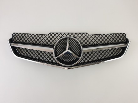 Реєтка радіатора на Mercedes E-class Coupe C207 2009-2013 рік AMG стиль (Чорний з хром полоською). Чернівці. фото 1 Реєтка радіатора на Mercedes E-class Coupe C207 2009-2013 рік AMG стиль (Чорний з хром полоською). Чернівці. фото 1