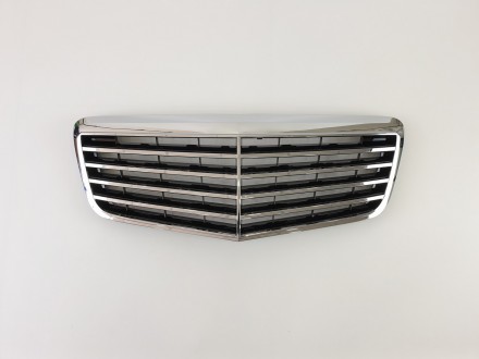 Решітка радіатора на Mercedes E-class W211 2006-2009 року (Гром з чорними вставками ). Чернівці. фото 1 Решітка радіатора на Mercedes E-class W211 2006-2009 року (Гром з чорними вставками ). Чернівці. фото 1