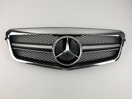 Реєтка радіатора на Mercedes E-Class W212 2009-2013 рік AMG стиль (червона з кривою ). Чернівці. фото 1 Реєтка радіатора на Mercedes E-Class W212 2009-2013 рік AMG стиль (червона з кривою ). Чернівці. фото 1