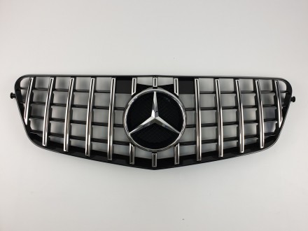 Реєтка радіатора на Mercedes E-Class W212 2009-2013 рік GT Panamericana (Чорна з вертикальними кулькою. Чернівці. фото 1 Реєтка радіатора на Mercedes E-Class W212 2009-2013 рік GT Panamericana (Чорна з вертикальними кулькою. Чернівці. фото 1