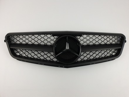Реєтка радіатора на Mercedes C-Class W204 2007-2014 рік AMG стиль (Чорний матовий ). Чернівці. фото 1 Реєтка радіатора на Mercedes C-Class W204 2007-2014 рік AMG стиль (Чорний матовий ). Чернівці. фото 1