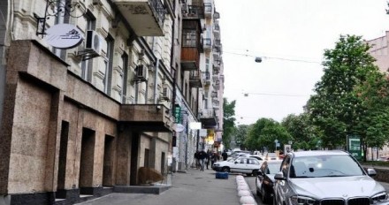 Продам фасадное помещение на Горького, Печерский. Общая площадь 200 м2 этаж 1 м.. . фото 2