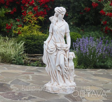 Садовая фигура Богиня Охота выполнена из «искусственного камня» в бежевом цвете.. . фото 1
