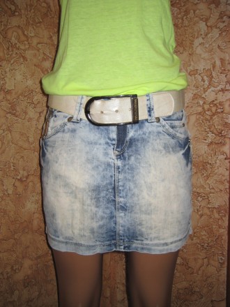 Продам джинсовую юбку D&G. Размер 28-29. 
Замеры:
длина - 35 см,
Пот - 40. . фото 2