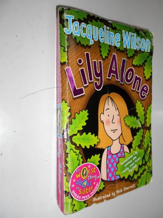 Книга на английском Lily Alone  Jacqueline Wilson  Лили сама по себе. Жаклин Уил. . фото 4