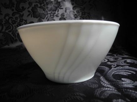Салатница (чаша малая) Аrcoroc
Белое стекло

Сделана во Франции

Диаметр 13. . фото 2