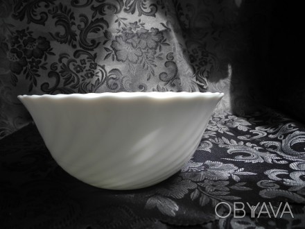 Чаша глубокая салатница Аrcoroc
Белое стекло

Диаметр 18 см, высота 8 см

С. . фото 1
