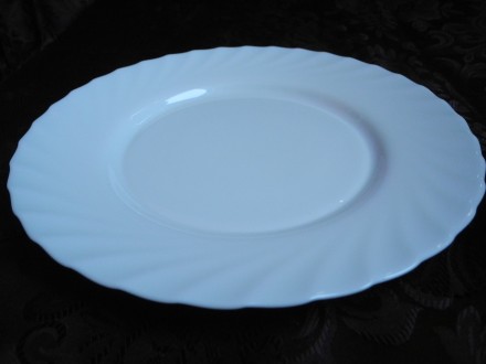 Тарелка мелкая "Аrcoroc" диаметром 25 см для подачи вторых блюд.

Белое стекло. . фото 3
