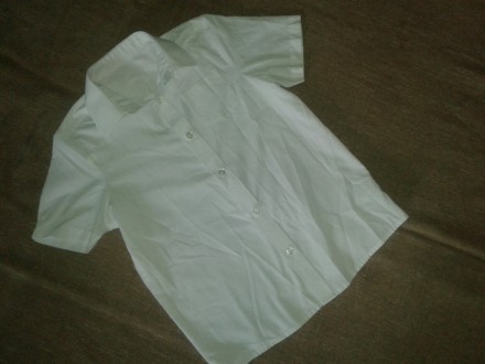 Б/у в идеальном сосстоянии белые с коротким х/б школьные рубашки на мальчика 6-8. . фото 3