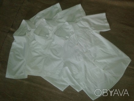 Б/у в идеальном сосстоянии белые с коротким х/б школьные рубашки на мальчика 6-8. . фото 1