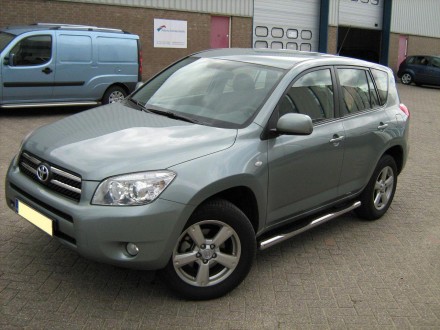 Пороги труба с проступью на Toyota RAV 4 НЕРЖАВЕЙКА (стандарт). Київ. фото 1 Пороги труба с проступью на Toyota RAV 4 НЕРЖАВЕЙКА (стандарт). Київ. фото 1