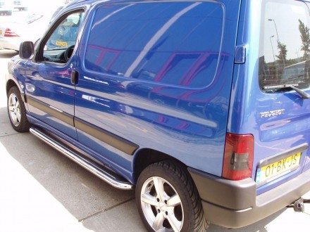 Пороги с листом (площадка) на Peugeot Partner 1996-2008. Київ. фото 1 Пороги с листом (площадка) на Peugeot Partner 1996-2008. Київ. фото 1