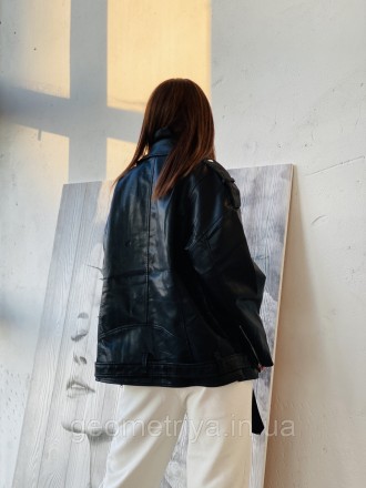 Курточка удлиненная косуха черного цвета с ремнем
Ткань: PU кожа (эко-кожа)
Каче. . фото 7