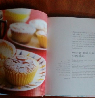 Книга на английском языке Cupcakes оригинальное издание Великобритании. Отпечата. . фото 7