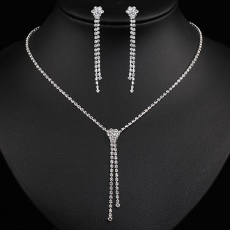 Материал ювелирный сплав
Вставка кристаллы
Ожерелье 50 см
Серьги 55*10 мм
 
 
 
. . фото 2