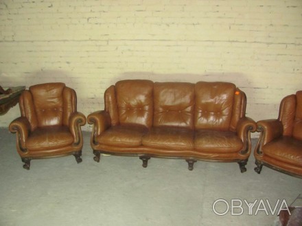 Мягкая кожаная мебель в стиле рококо и барокко. Комплект состоит из трехместного. . фото 1