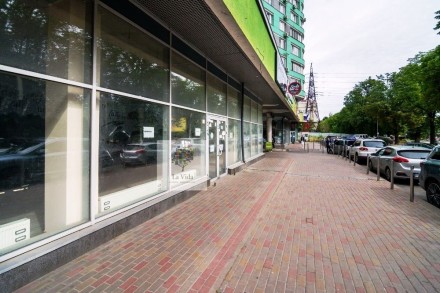 Продажа фасадного торгового помещения, общая площадь 642 м2. Киев, Подольский. П. . фото 4