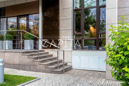 Продается фасадное офисное помещение, общая площадь 59 м2 в ЖК "Бульвар Фонтанов. . фото 3