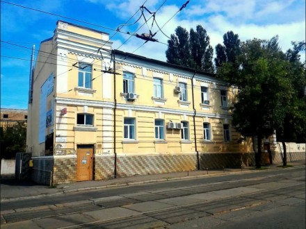 Продажа фасадного здания по ул. Фрунзе. Общая площадь 1150 м2.
Продам ФАСАДНОЕ . . фото 3