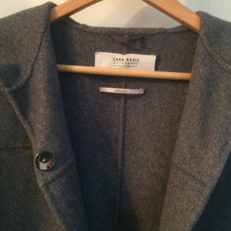 Пальто серое прямого покроя Zara, состав ткани- 52 шерсть, 48 полиэстер.Состояни. . фото 4