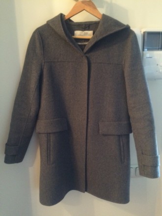 Пальто серое прямого покроя Zara, состав ткани- 52 шерсть, 48 полиэстер.Состояни. . фото 2