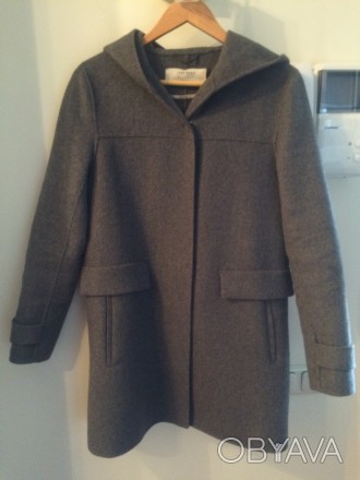 Пальто серое прямого покроя Zara, состав ткани- 52 шерсть, 48 полиэстер.Состояни. . фото 1