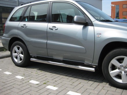 Пороги труба с проступью на Toyota RAV 4 (стандарт). Київ. фото 1 Пороги труба с проступью на Toyota RAV 4 (стандарт). Київ. фото 1