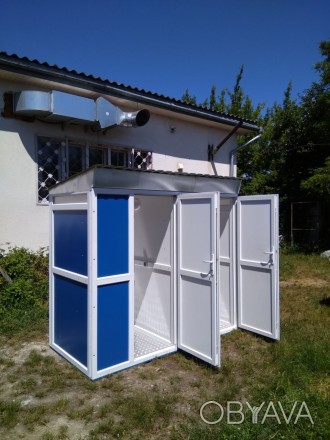 Этот вариант туалетной кабины изготавливается из сендвич-панелей, наполненных пе. . фото 1